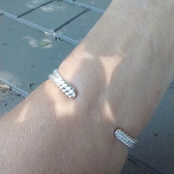 Women's silver tone heart adjustable cuff bracelet - Picture 2 of 5